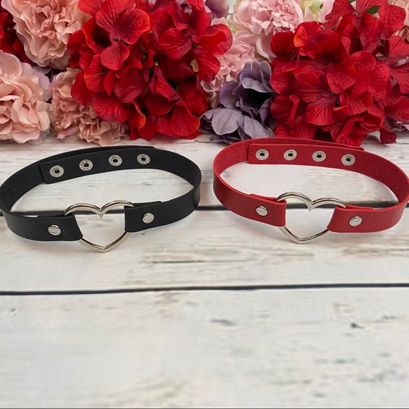 Punk Gothic Vegan Leather Choker with Heart Ring - Picture 10 of 16